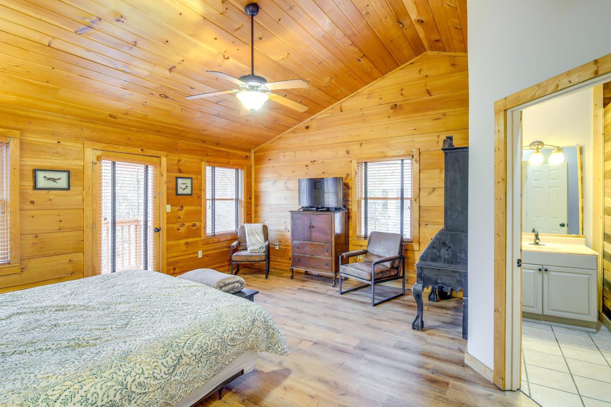 Pet-friendly Retreat With Hot Tub! Holiday home