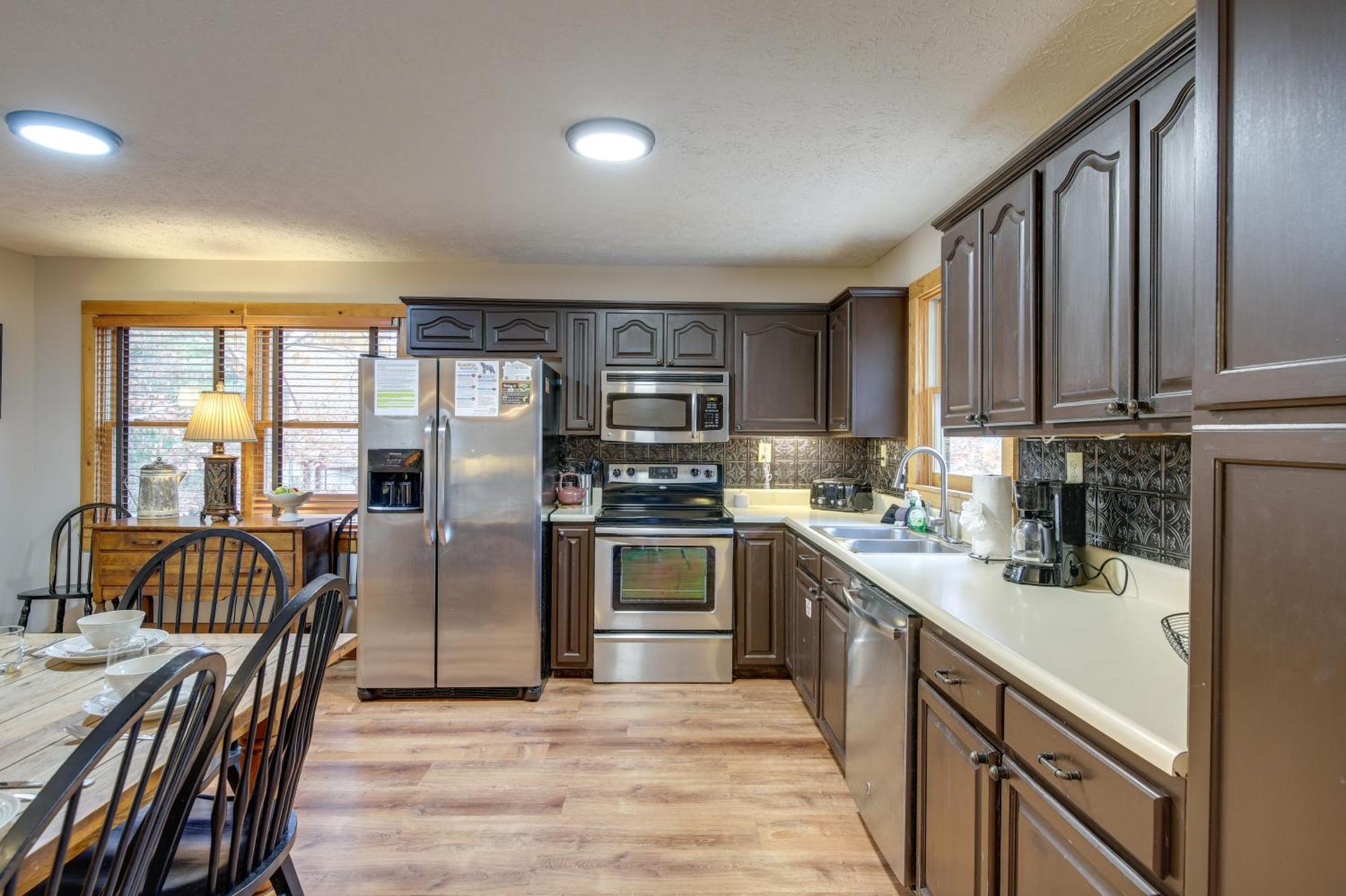Pet-friendly Retreat With Hot Tub! Gatlinburg