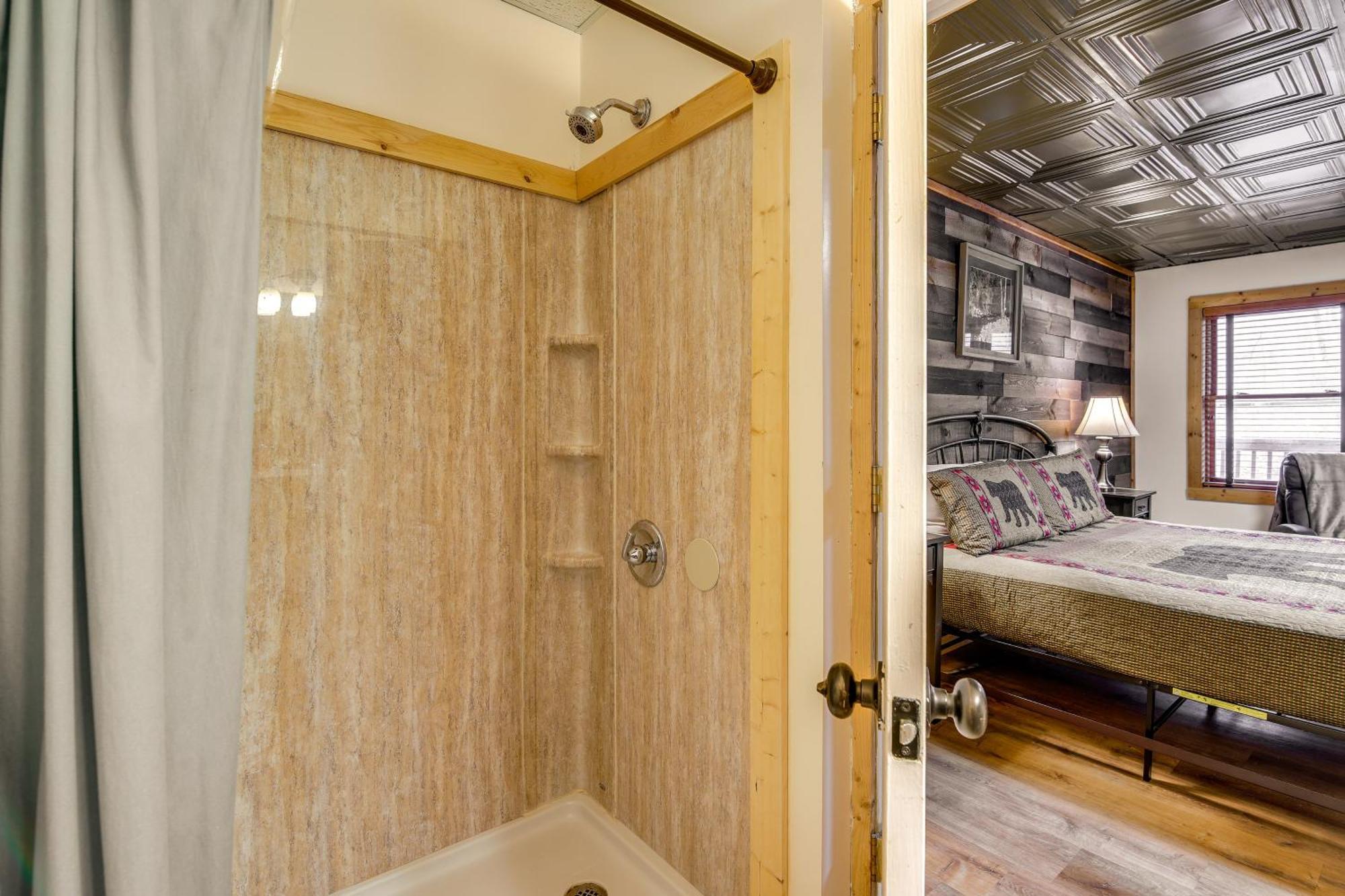 Ferienhaus Pet-friendly Retreat With Hot Tub! *